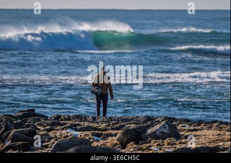 Big waves crashing against volcanic rocks on the Reykjanes Peninsula coast, southwest Iceland Stock Photo