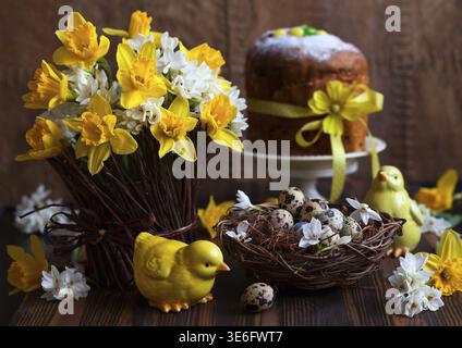Easter table decoration with fresh daffodils, chick and eggs Stock Photo