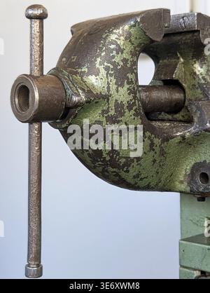 Worn Green Bench Vise Heavy Metal. Chipped Paint And Patina On Cast Iron Body, Threaded Screw And Thandle In Sharp Focus, Mounting Bracket And Worn Su Stock Photo