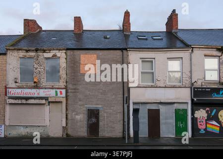 Boarded up terraced houses and shuttered shops on Gateshead High Street showing urban decay and economic decline, Tyne and Wear UK Stock Photo