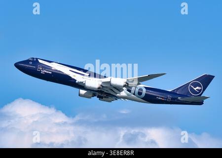 Lufthansa Boeing 747-8 (D-ABYN) passenger plane in special 100th