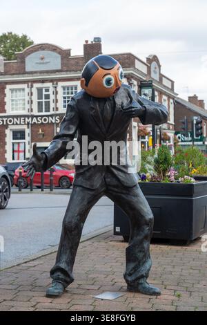Statue of the comedian Frank Sidebottom (Chris Sievey) in Timperley, a suburb of Greater Manchester Stock Photo