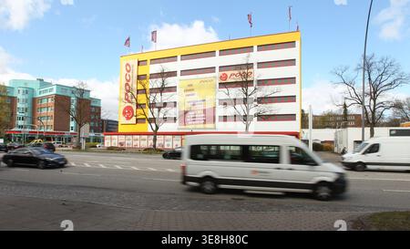 Filiale vom Einrichtungsmarkt POCO am Friedrich-Ebert-Damm. Wandsbek Hamburg *** Branch of the POCO furniture store on Friedrich Ebert Damm Wandsbek Hamburg Stock Photo
