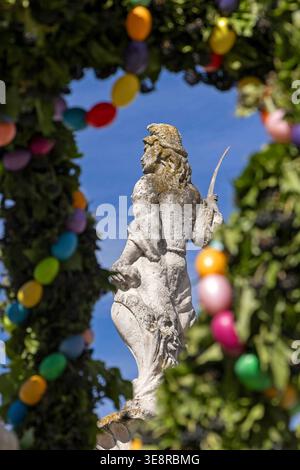 Osterbrunnen in Eggenburg im Waldviertel, Niederösterreich, Österreich // Easter fountain in Eggenburg in the Waldviertel, Lower Austria, Austria - 20260405 PD14805 Stock Photo