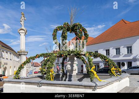 Osterbrunnen in Eggenburg im Waldviertel, Niederösterreich, Österreich // Easter fountain in Eggenburg in the Waldviertel, Lower Austria, Austria - 20260405 PD14806 Stock Photo