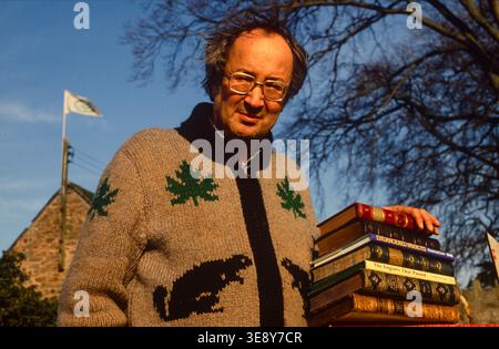 Richard Booth, an eccentric bookseller who transformed Hay-on-Wye into the world’s largest second-hand book town, 1990 Stock Photo