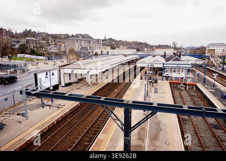Stirling Scotland: 12th Feb 2026: Train station in Stirling Scotland with empty platforms and visible tracks during a cloudy day Stock Photo