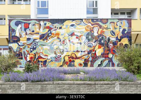 Prefabricated residential high-rise building, renovated prefabricated building, wall mosaic Lebensfreude, Jakobstrasse, Magdeburg, Saxony-Anhalt, Germ Stock Photo