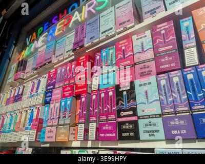 digital vape price Vaping shop interior hi-res stock photography and images