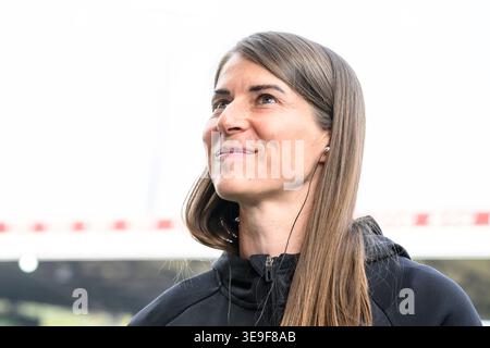 Berlin, Deutschland. 18th Apr, 2026. v.l.: Marie-Louise Eta ( 1.FC ...