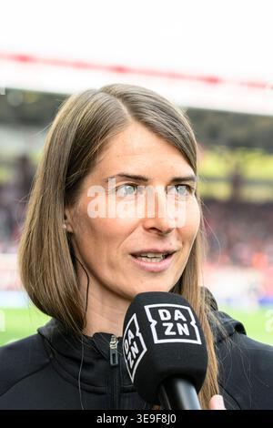 Berlin, Deutschland. 18th Apr, 2026. v.l.: Marie-Louise Eta ( 1.FC ...