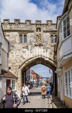 Looking down the High Street through the historic High Street Gate from Salisbury Cathedral Close in Salisbury, Wiltshire, UK on 16 April 2026 Stock Photo