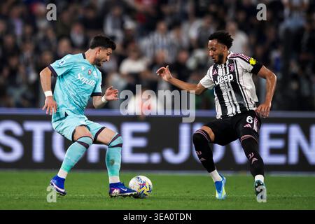 Des Kelly Lloyd Kelly of Juventus FC is challenged by Musa Al-Taamari of Stade ...