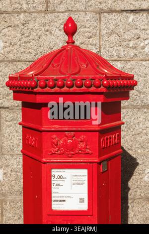 England, London, Traditional Post Office Red Letterbox Stock Photo