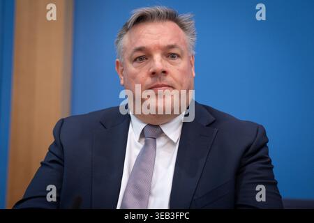 Bundespressekonferenz - Deutsch-kanadische Partnerschaft fuer souveraene KI Rolf Schumann, Co-CEO von Schwarz Digits in der Bundespressekonferenz zur Vorstellund des Thema Deutsch-kanadische Partnerschaft für souveraene KI, Berlin , 24.04.2026 Berlin Berlin Deutschland *** Federal Press Conference German-Canadian Partnership for Sovereign AI Rolf Schumann, Co CEO of Schwarz Digits at the Federal Press Conference to present the topic German-Canadian Partnership for Sovereign AI, Berlin , 24 04 2026 Berlin Berlin Germany Stock Photo
