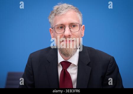 Bundespressekonferenz - Deutsch-kanadische Partnerschaft fuer souveraene KI Samuel Weinbach, Co-Founder von Aleph Alpha in der Bundespressekonferenz zur Vorstellund des Thema Deutsch-kanadische Partnerschaft für souveraene KI, Berlin , 24.04.2026 Berlin Berlin Deutschland *** Federal Press Conference German-Canadian Partnership for Sovereign AI Samuel Weinbach, Co Founder of Aleph Alpha at the Federal Press Conference to present the topic German-Canadian Partnership for Sovereign AI, Berlin , 24 04 2026 Berlin Berlin Germany Stock Photo