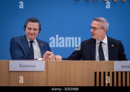 Bundespressekonferenz - Deutsch-kanadische Partnerschaft fuer souveraene KI Karsten Wildberger, Bundesminister für Digitalisierung und Staatsmodernisierung bedankt sich bei Evan Solomon, Minister fuer kuenstliche Intelligenz und digitale Innovation der Regierung von Kanada fuer die gute Zusammenarbeit in der Bundespressekonferenz zur Vorstellund des Thema Deutsch-kanadische Partnerschaft für souveraene KI, Berlin , 24.04.2026 Berlin Berlin Deutschland *** Federal Press Conference German-Canadian Partnership for Sovereign AI Karsten Wildberger, Federal Minister for Digitalization and State Mode Stock Photo