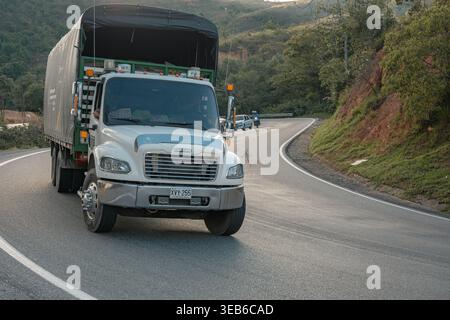 Jordan,colombia - agosto 30, 2025 large white semi-truck navigating a curved mountain road, transporting cargo in the sunny setting of chicamocha cany Stock Photo