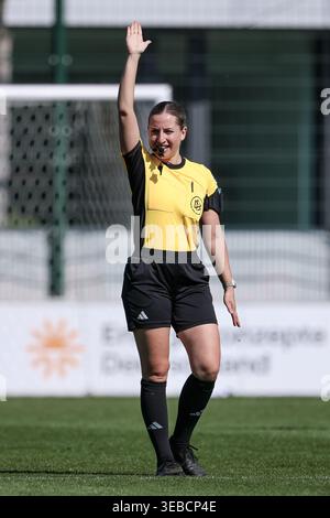 Daniela Kottmann (referee), gives instructions, gestures, arms gesture ...