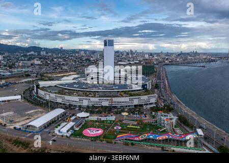 Aerial drone view of SM Seaside City Cebu and new Cebu Fun Park along South Road Properties with Cebu City skyline and coastal road. Stock Photo