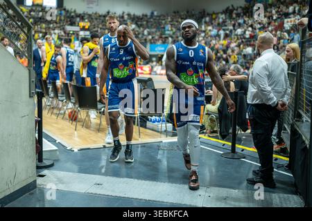 Deandre Lansdowne (ROSTOCK SEAWOLVES, #09), Elijah Mitrou-Long (Aris ...