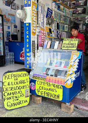 A cell phone repair shop and vendor in Mérida, Yucatán, Mexico Stock Photo
