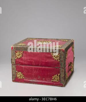 Casket case, gift, Maria Kazimiera Queen of Poland; 1641–1716, Strzałecki, Antoni Jan 1844–1934. The case is a rectangular wooden box covered with red velvet, with gold thread trimmings on the edges. The crosspieces have bronze openwork overlays. The side walls have gilded bronze handles; the top has a decorative central overlay with a rank crown. The front has a decorative overlay serving as a lock plate; the keyhole is preserved. The interior is lined with light green silk. Early 19th century; 18th century, Italy, Florence. Chest; height 39.5 cm, width 56.7 cm, depth 47.5 cm., A rectangular Stock Photo