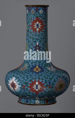 Vase, Chinese, Qing dynasty 2nd half of the 18th century. Cloisonné enamel vessel with a long, wide neck, supported on a separate ring-shaped foot and a flattened spherical belly. Main decoration: dense, multicolored lotus tendril covering the entire surface. Foot decorated with an ornamental band of small flowers and leaves. Upper edge of the neck at the rim decorated with a border of ruyi-head motifs. Neck ends with a thick, ungilded metal ring. Height 37.8 cm; diameter 15.5 cm., A tall bulbous vase with a long narrow neck decorated all over in a repeating floral and scrolling vine pattern Stock Photo