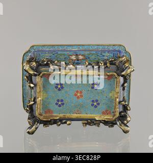 Flower pot incense burner on four legs, Chinese, Qing dynasty 1644–1911, cloisonné enamel, 18th century. Decoration: lotus tendril on a turquoise background; legs in the shape of flowered trunks plum branches made of gilded bronze. Motifs: lotuses, lotus tendril, plum trees, cracked ice, meander. Function: jardinière/incense burner. Dimensions: height 9.5 cm; width 17.2 cm; depth 12.0., A small rectangular decorative object with a turquoise background and a pattern of floral motifs in blue, red, green, and purple set within a gold metal frame; the top surface shows a central multicolored Stock Photo
