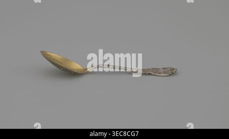 Souvenir spoon by Shepard Mfg. Co. fl. 1893–1923. Silver souvenir spoon, ovoid scoop with engraved view of buildings and the inscription JACKSON'S / BIRTHPLACE / NASHVILLE / TENN. Flat handle with irregular edges made of channel sections; the inscription TENNESSEE along the handle, above which is a man with a pickaxe. Handle widened at the end with relief depictions of a plow, a sheaf of wheat above it the Roman numeral XVI, cotton, with the inscription AGRICULTURE underneath, and a ship below with the inscription COMMERCE. These are the emblems of the state of Tennessee. XVI denotes the Stock Photo