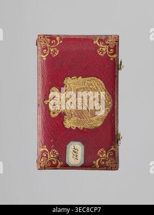 Chamberlain's key case, Rectangular key case with a hinged cover and two clasp hooks. Trimmed with red leather, with gilded embossing; on the cover a frame along the edge with an ornament in the corners. In the centre a ducal mitre. On the underside a gilded frame along the edge, in the centre an ungilded embossed rhombus with an inscribed quatrefoil, and in the centre a rhombus with a four-petal rosette. Glued on a printed card with inventory numbers numbers added in ink. 1833, Germany. Varia. Height 9.8 cm, width 5.9 cm, depth 1.8 cm., A rectangular object with a textured red surface lies Stock Photo