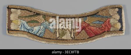 Embroidery, Embroidered parura with a depiction of two angels in flight holding between them a scarf with the image of a whip and a reed; on the sides a border of strongly wavy clouds. Colors: gold, red, blue, navy blue, brown. Techniques: laid stitch with gold thread sewn with red silk thread into a braided motif background; split stitch with silk thread figures, scarf; point d'orient with silk thread clouds. 1st half 16th century, Netherlands; liturgical vestment embroidery. Height 7 cm, width 28 cm., A narrow embroidered textile fragment with a curved top and bottom edge, showing a pair of Stock Photo