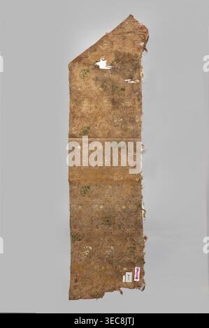 Fabric fragment. 17th century, Italy . Warp-woven satin background of pale red silk warp with two alternating wefts white and yellow forming the pattern by the lisère technique—floating runs in diagonal, fairly wide bands. Brooching wefts: green and beige. High fabric tightness. Pattern report 29 x 17.5 cm. Floral motifs in three types, arranged closely: two kinds of carnations rows facing left or right, tulips with drooping calyxes, and roses with spread petals, with smaller flower projections scattered between them, facing different directions. Flower colors and elements vary—white and Stock Photo