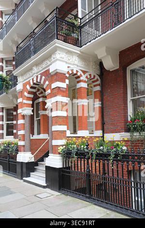 Mansion block apartments on Ashley Gardens in London's Westminster district. Expensive property in this affluent area of London. Stock Photo