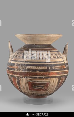 Stamnos, globular vessel with a small flattened bottom and a widely flared high rim; in the upper part of the belly, flat vertically positioned handles; geometric motifs; Southern Italic pottery; Daunia; 6th century BC (dating before 2019 revision: 550–500 BC); weight 3.322 kg., A rounded ceramic vessel with a wide flaring rim and a pair of upward-pointing handles sits on a clear circular stand against a plain gray background. The vessel’s surface shows a weathered painted decoration in shades of beige, black, white, and reddish-brown, arranged in horizontal bands and geometric motifs Stock Photo