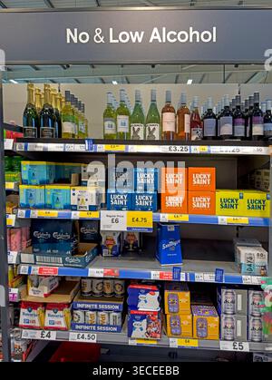 No and low alcohol drinks range in a Tesco supermarket aisle, with alcohol-free beer, wine and spirits for healthier lifestyles Stock Photo