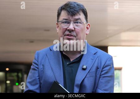 Graham Linehan speaking outside Southwark Crown Court, London, after he had his conviction for damaging the mobile phone of transgender activist Sophia Brooks overturned following an appeal hearing. Picture date: Friday May 1, 2026. Stock Photo