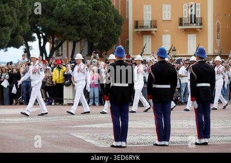 Monaco, France. 04th May, 2026. © PHOTOPQR/NICE MATIN/Jean François Ottonello ; Monaco ; 04/05/2026 ; Passage de la tenue d hiver, en noir, a la tenue d ete, en blanc, pour les carabiniers du prince lors de la releve de la garde Monaco may 4th 2026 The Prince's Carabiniers change from their winter uniform (black) to their summer uniform (white) during the changing of the guard. Credit: MAXPPP/Alamy Live News Stock Photo