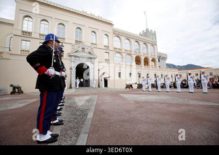 Monaco, France. 04th May, 2026. © PHOTOPQR/NICE MATIN/Jean François Ottonello ; Monaco ; 04/05/2026 ; Passage de la tenue d hiver, en noir, a la tenue d ete, en blanc, pour les carabiniers du prince lors de la releve de la garde Monaco may 4th 2026 The Prince's Carabiniers change from their winter uniform (black) to their summer uniform (white) during the changing of the guard. Credit: MAXPPP/Alamy Live News Stock Photo