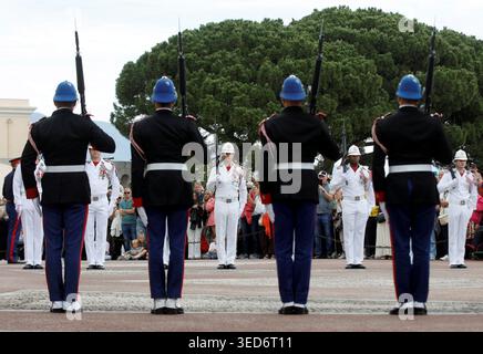Monaco, France. 04th May, 2026. © PHOTOPQR/NICE MATIN/Jean François Ottonello ; Monaco ; 04/05/2026 ; Passage de la tenue d hiver, en noir, a la tenue d ete, en blanc, pour les carabiniers du prince lors de la releve de la garde Monaco may 4th 2026 The Prince's Carabiniers change from their winter uniform (black) to their summer uniform (white) during the changing of the guard. Credit: MAXPPP/Alamy Live News Stock Photo