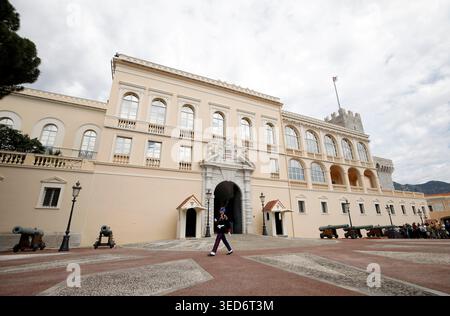Monaco, France. 04th May, 2026. © PHOTOPQR/NICE MATIN/Jean François Ottonello ; Monaco ; 04/05/2026 ; Passage de la tenue d hiver, en noir, a la tenue d ete, en blanc, pour les carabiniers du prince lors de la releve de la garde Monaco may 4th 2026 The Prince's Carabiniers change from their winter uniform (black) to their summer uniform (white) during the changing of the guard. Credit: MAXPPP/Alamy Live News Stock Photo
