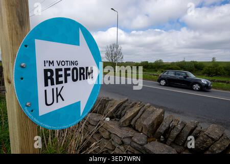 A Reform Party roadside call to vote in a field near Northowram,Halifax, West Yorkshire ahead of Thursdays May 7th 2026 council elections. Stock Photo