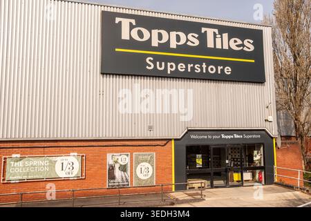 LONDON - MARCH 23, 2026: COOMBE LANE RAYNES PARK SW20 - Topps Tiles Superstore tile and flooring retailer Stock Photo