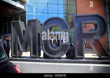 Large riveted MCR sculpture at Manchester Piccadilly, reflecting the city’s industrial and railway heritage Stock Photo