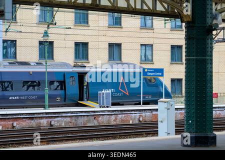 An Avanti West Coast mainline train in Glasgow Central Station, Glasgow, Scotland, UK Stock Photo
