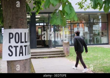 People vote in Highams Park, Waltham Forest in the 2026 UK local elections, which saw the Green Party gain control of the council from Labour Stock Photo