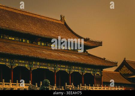 Double-eaved Forbidden City palace with terracotta glazed tile roof, gilded blue dougong brackets, vermilion columns Stock Photo