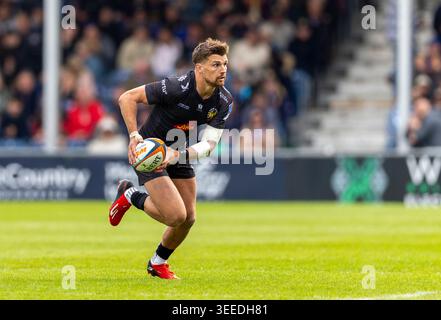 Exeter Chiefs Henry Slade runs with the ball During Gallagher Prem ...