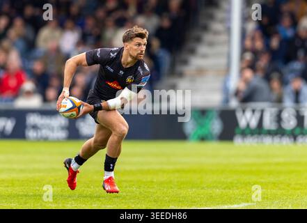 Exeter Chiefs Henry Slade runs with the ball During Gallagher Prem ...