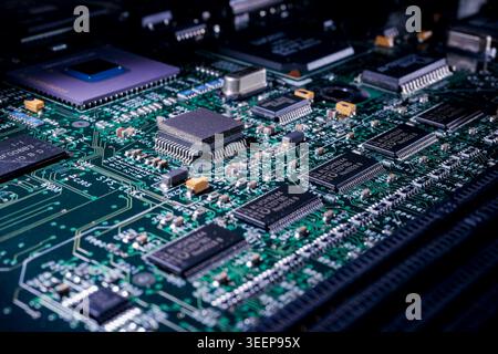 Symbolfoto zum Thema Kuenstliche Intelligenz KI. Platinen und Leiter sind auf dem Mainboard eines Computers zu sehen. Berlin, 12.05.2026. Berlin Deuts Stock Photo